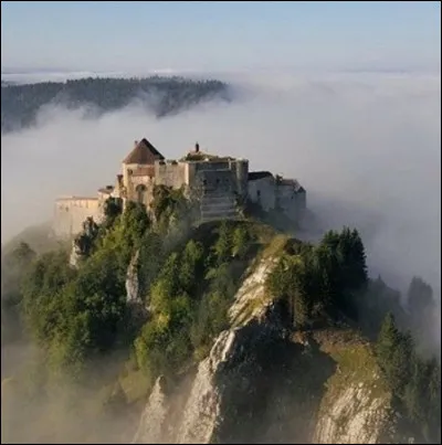 Et celui-ci, donc ? Avec des lumières, on doit bien le voir de nuit, parce qu'avec le brouillard, ..., ont y voit goutte !