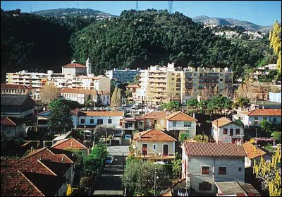 Ville de 10 000 habitants du département des Alpes-Maritimes, située dans la périphérie de Nice, sur les premières hauteurs :