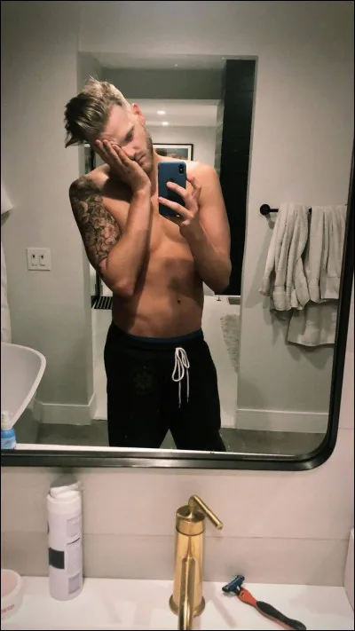 Quel est le nom complet de Scott ?