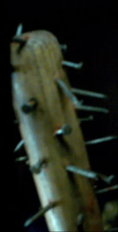 Dans la saison 2, qui utilise cette arme et pourquoi ?