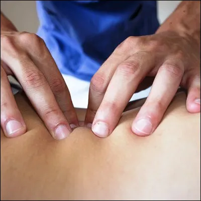 Quelle médecine non conventionnelle repose sur l'idée que des troubles fonctionnels, comme l'épilepsie, peuvent être guéris par la manipulation du système musculo-squelettique ?