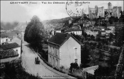 XVIIe et XVIIIe > Durant les périodes de ... puis ..., un marquis (celui de la Roche-Posay) pille et incendie la ville, un duc l'en chasse : la ville "fait carrière" à la Révolution !