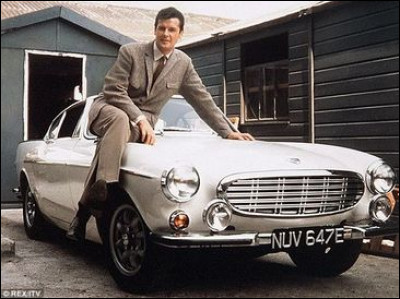 Dans la série "Le Saint", de 1962, Roger Moore conduit ce beau coupé. Quelle est cette auto ?