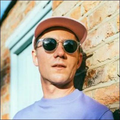 Dans l'Antiquité, quel nom portait le vase à boire en forme de corne ou de tête d'animal ?