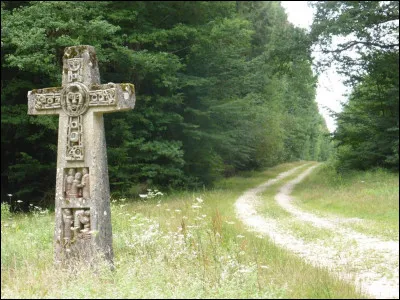 En Berry, à quoi servait la croix des chemins ?