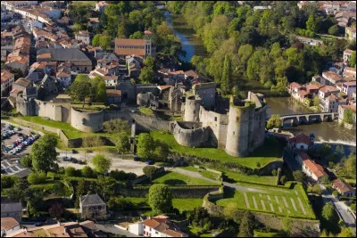 Il y eut donc bien des discordes, et cela commen&ccedil;a d&eacute;j&agrave; par son nom, qui viendrait de ...