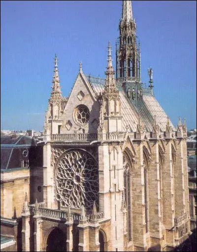 Toujours à Paris arrive en vingt-quatrième position la Sainte-Chapelle ! Construite à la demande de Saint-Louis en seulement sept ans, elle a abrité de nombreuses reliques jusqu'à la Révolution française. Laquelle n'en fait pas partie ?