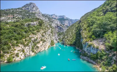 Direction la Provence-Alpes-Côte d'Azur, où figurent en vingt-septième place les gorges du Verdon ! Quelle profondeur peuvent-elles atteindre ?