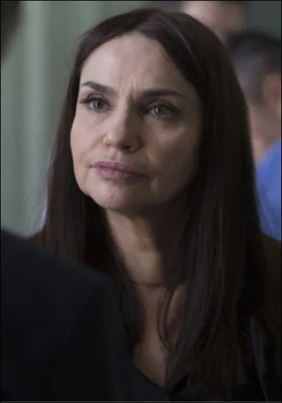 L'image montre Béatrice Dalle dans...