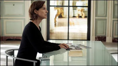 L'image montre Carole Bouquet dans...