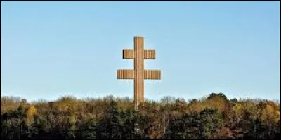 En quelle année la Croix de Lorraine a-t-elle été adoptée comme emblème symbolisant la France libre ?