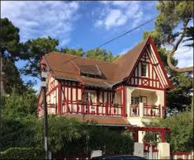 Une superbe villa d'inspiration anglo-normande, de l'architecte Adrien Grave. Trouvez son nom !
