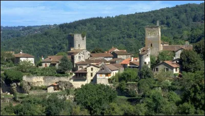 Aux portes du Ségala, le village porte le nom d'une des plus puissantes familles du Quercy. Le fort avec ses deux tours carrées et sa tour ronde domine le village. C'est...