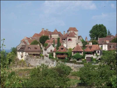 C'est un charmant village, sur un promontoire, d'où l'on a un superbe panorama sur la vallée de la Dordogne.