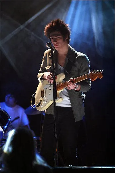 Qui est cet artiste ?