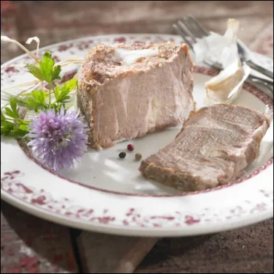 Enfin, vous parlerais-je de gastronomie et de ce plats rustique en diable dégusté chez l'habitant : un confit d'échine de porc en graisse d'oie appelé ici ...