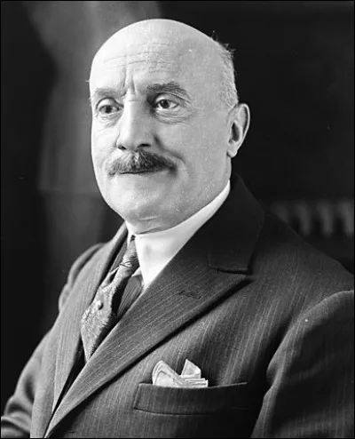 Pensons aussi à Joseph Caillaux (1863-1944), l'un des rares politiciens pacifistes avant 14 et des premiers dreyfusards. Devenu ministre, il créa quelque chose de durable, mais quoi ?