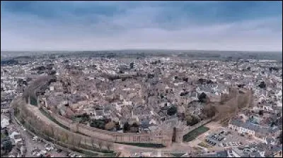 La ville compte actuellement environ :