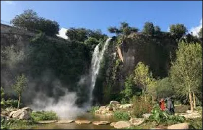 C'est un parc qui a ouvert très récemment, fin 2019. Tès reconnaissable par sa très grande chute d'eau.