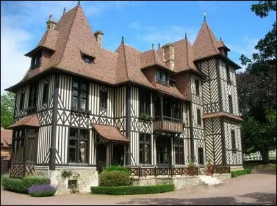 Dès son plus jeune âge (XIIe s.), Ouistreham est un port de pêche et de commerce pour le transport de ...