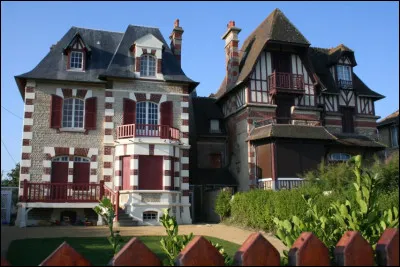 Avant bien d'autres (1944), le premier à débarquer, un fabricant de corsets à Caen, pour construire sa villa ... lance la "mode" en ...