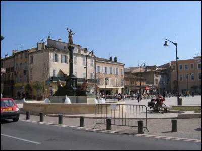 Ville de 11 000 habitants du département du Var, située sur les rives de l'Argens :