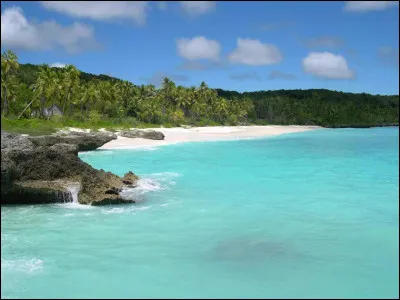 Après avoir visité ces 9 territoires d'outre-mer, nous nous rendons donc dans l'océan Pacifique, le dernier de notre voyage. Commençons avec la Nouvelle-Calédonie. Territoire au statut controversé dont certains veulent l'indépendance, dans quelle partie de l'Océanie se trouve-t-il ?
Indice : îles Salomon.