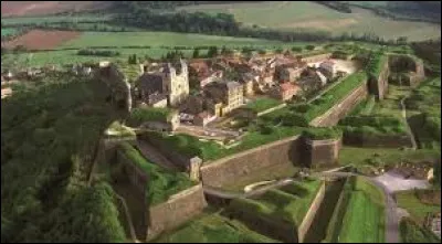 Comment se nomme ce territoire lorrain transfrontalier (avec la Belgique) sur lequel se trouve entre autres la citadelle de Montmédy (image) ?