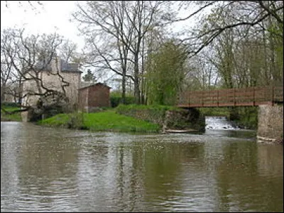 Quelle est cette ville située dans le département de la Loire-Atlantique, en région Pays de la Loire ?