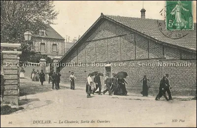 Mais les étrangers, même ceux venant du nord, ne sont pas toujours ceux qu'on croit et, en 1881, arrive un ... qui monte une ... qui fermera en ... !