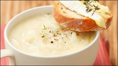 Après toutes ces tribulations, notre hôte nous gratifia d'un bon filet de sole à la Dieppoise... Auparavant, on n'oubliera pas de la complimenter aussi pour son/sa fameux(se) ...