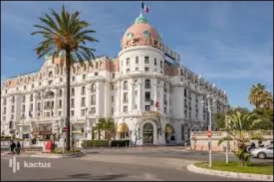 Quelle ville abrite ce 5 étoiles emblématique qui a notamment servi de cadre à une trentaine de films ?