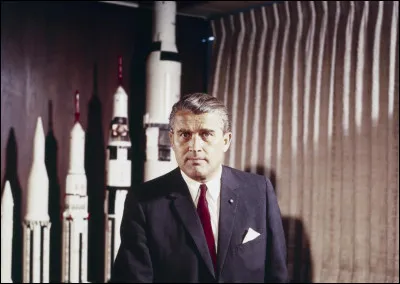 Cet ingénieur allemand, concepteur des V2, transféré aux États-Unis après 1945, naturalisé américain, a joué un rôle majeur dans le développement des fusées du programme spatial américain : il se prénomme ...