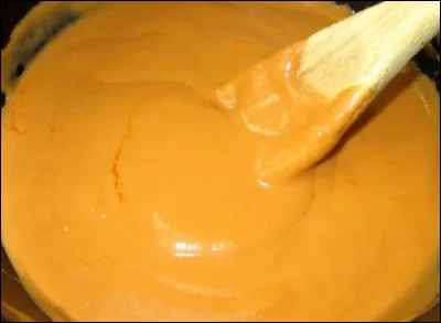 Béchamel agrémentée de son fumet de poisson, ses truffes, son coulis de homard, de qui cette orgueilleuse sauce s'attribue-t-elle le titre ?