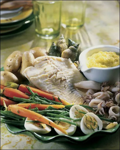 Quand ce plat contient des crevettes, des moules, des bulots en plus de la morue, qu'a-t-il la prétention de devenir ?