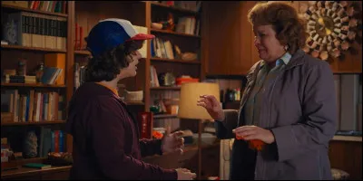 Quel est le nom de famille de Dustin ?