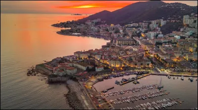 Dans quelle ville Corse cette photo a-t-elle été prise ?