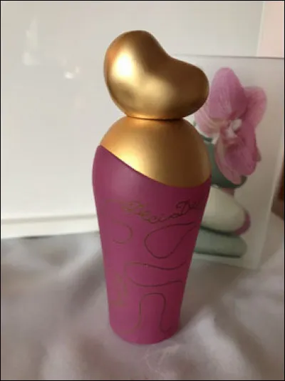 À quelle femme célèbre doit-on le parfum "Deci Delà", sachant que son vrai nom était Maria Adélaïde Nielli ?