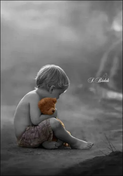 De qui sont les vers décrivant un enfant grec "Les Turcs ont passé là. Tout est ruine et deuil, Chio l'île des vins n'est plus qu'un sombre écueil", extraits du recueil "Les Orientales" ?