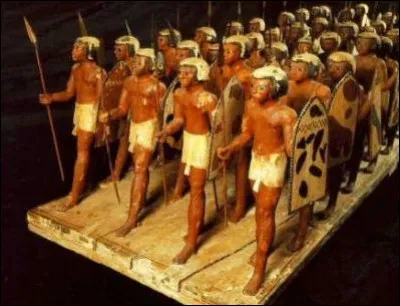 Après la bataille de Karkemish en -612, Nabuchodonosor II met fin à l'empire assyrien. Quelles armées a-t-il vaincues ?