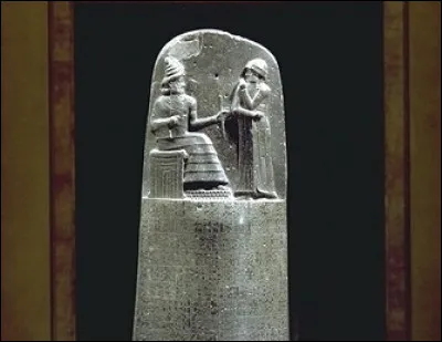 De petite ville provinciale Babylone prend de l'importance au début du IIe millénaire. Quel est le souverain qui lui donnera son extension maximale ?