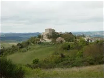Petit village Audois de 38 habitants, Monthaut se situe en région ...