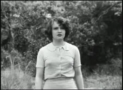 Elle débute en 1932, devient célèbre avec son rôle dans "La Femme du boulanger" de Pagnol, joue dans "Prison sans barreaux" et dans "Métropolitain" : c'est ...