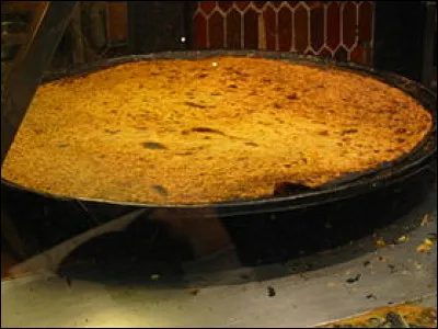 J'ai gardé le meilleur pour votre faim : savez-vous comment se nomme cette fabuleuse petite chose qui ressemble à une crêpe ? Et de quoi est-elle faite ?