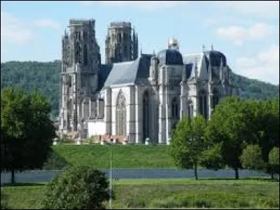 À quel saint est dédiée la cathédrale de Toul, en Meurthe-et-Moselle ?