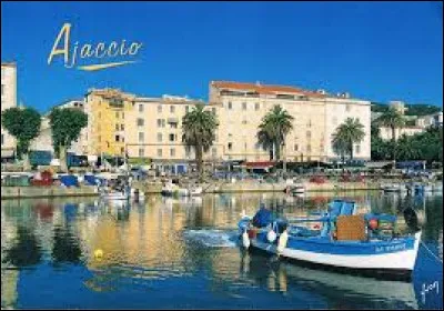 Ajaccio est la préfecture de la Corse du Sud.