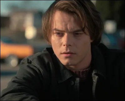 Qui joue Jonathan Byers ?