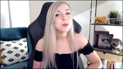 Comment s'appelle cette youtubeuse Sims 4 ?