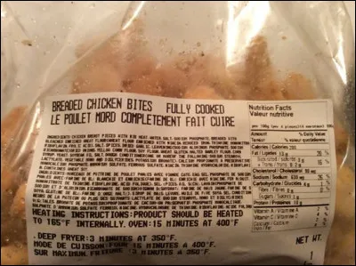 Attention car ce poulet mord, et c'est bien connu, les poules...