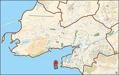 Pour aller au bout de son idée, l'aventurier têtu décide d'en faire construire son pendant sur le sol français : où donc ?